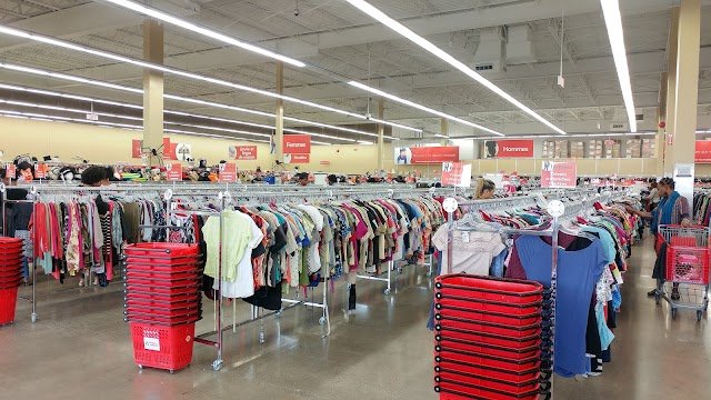 VILLAGE DES VALEURS ultimate thrift crawl montreal